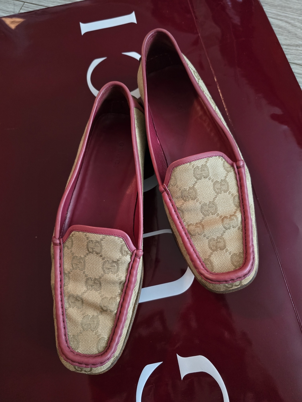 Gucci Women's Beige Monogram Canvas Loafers with Pink Trim Size 37.5